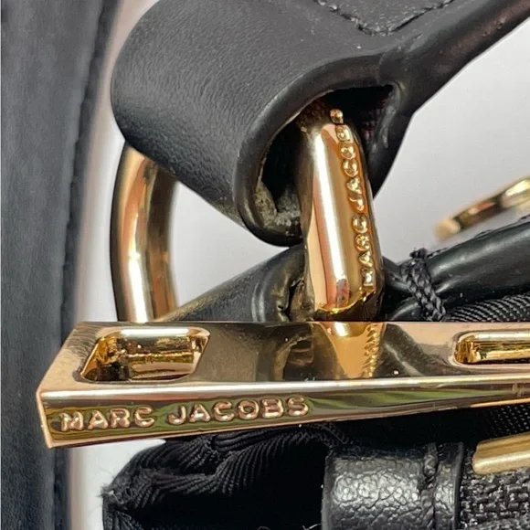 Marc Jacobs Elegant Preppy Black Nylon Crossbody Messenger Bag. - Picture 8 of 9